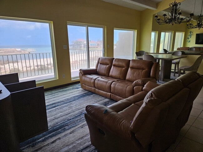 property at 1336 Harbor Island Dr