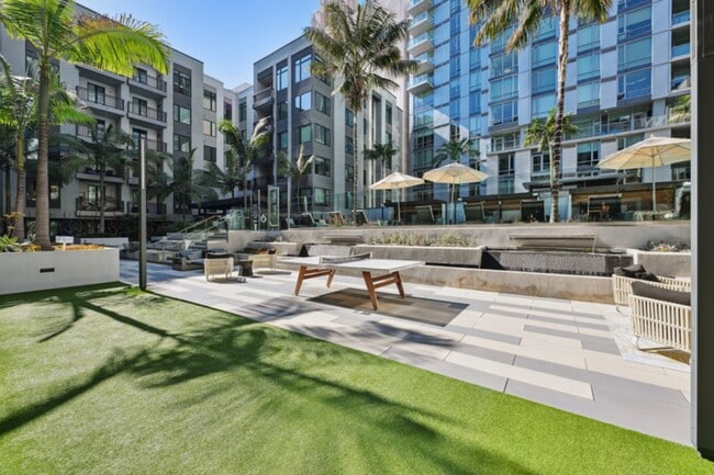 Trademark in Los Angeles, CA - Building Photo - Building Photo