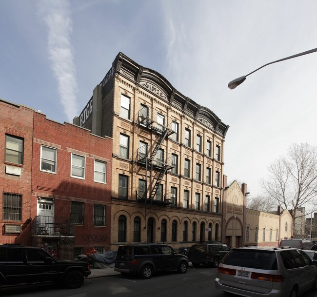 163-165 S 1st St in Brooklyn, NY - Building Photo - Building Photo