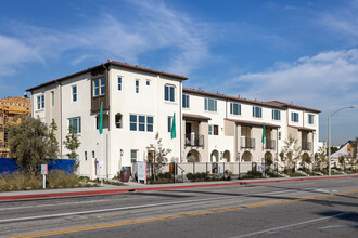 Flora Walk in Torrance, CA - Foto de edificio - Building Photo