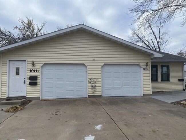 1011 Center St NE in Cedar Rapids, IA - Foto de edificio - Building Photo