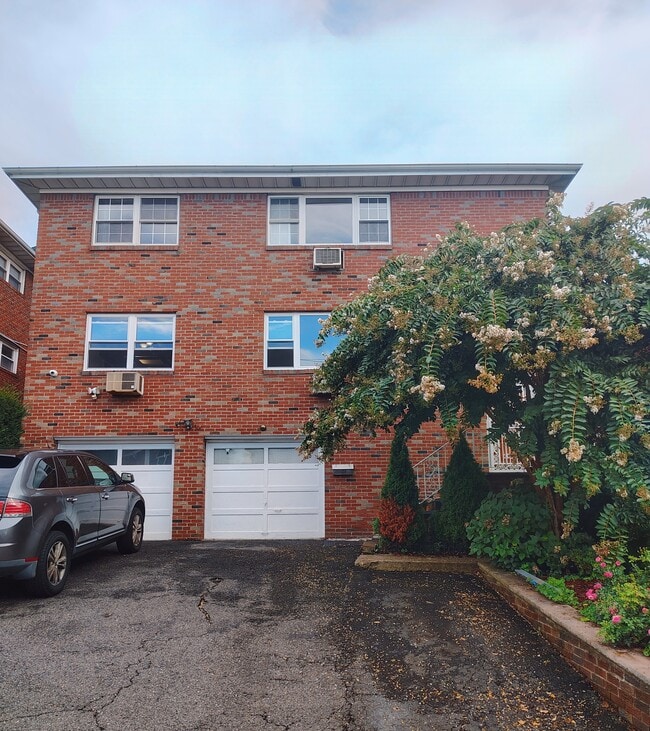 222 11th St, Unit Spacious apt for Rent! in Palisades Park, NJ - Foto de edificio - Building Photo