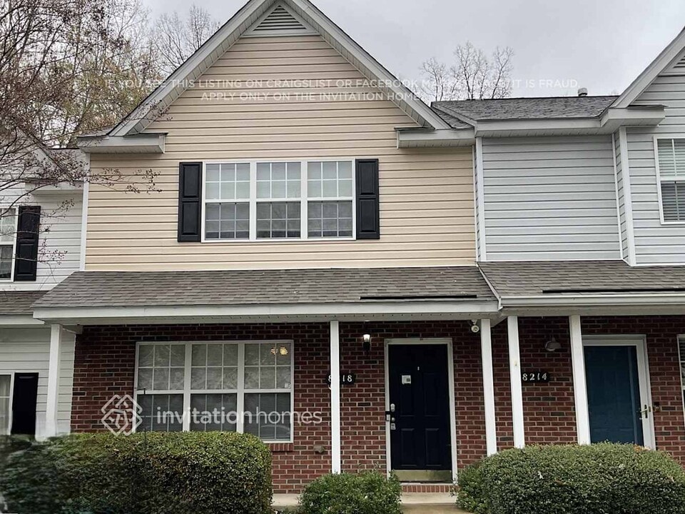 8218 Rudolph Rd in Charlotte, NC - Foto de edificio