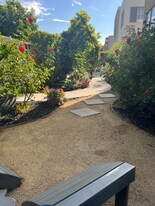 1037 N Gardner St in West Hollywood, CA - Building Photo