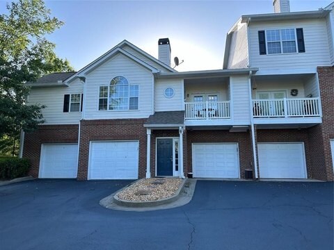 304 Spring Heights Ln in Smyrna, GA - Foto de edificio