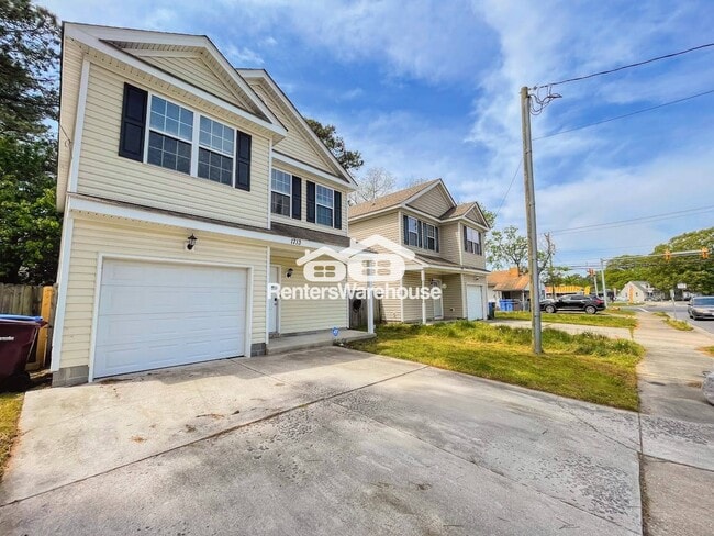 1713 Sparrow Rd in Chesapeake, VA - Foto de edificio - Building Photo