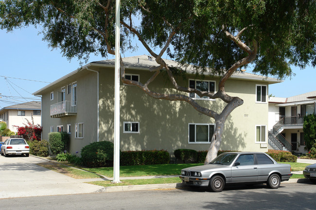 266-276 N Dos Caminos St in Ventura, CA - Building Photo - Building Photo