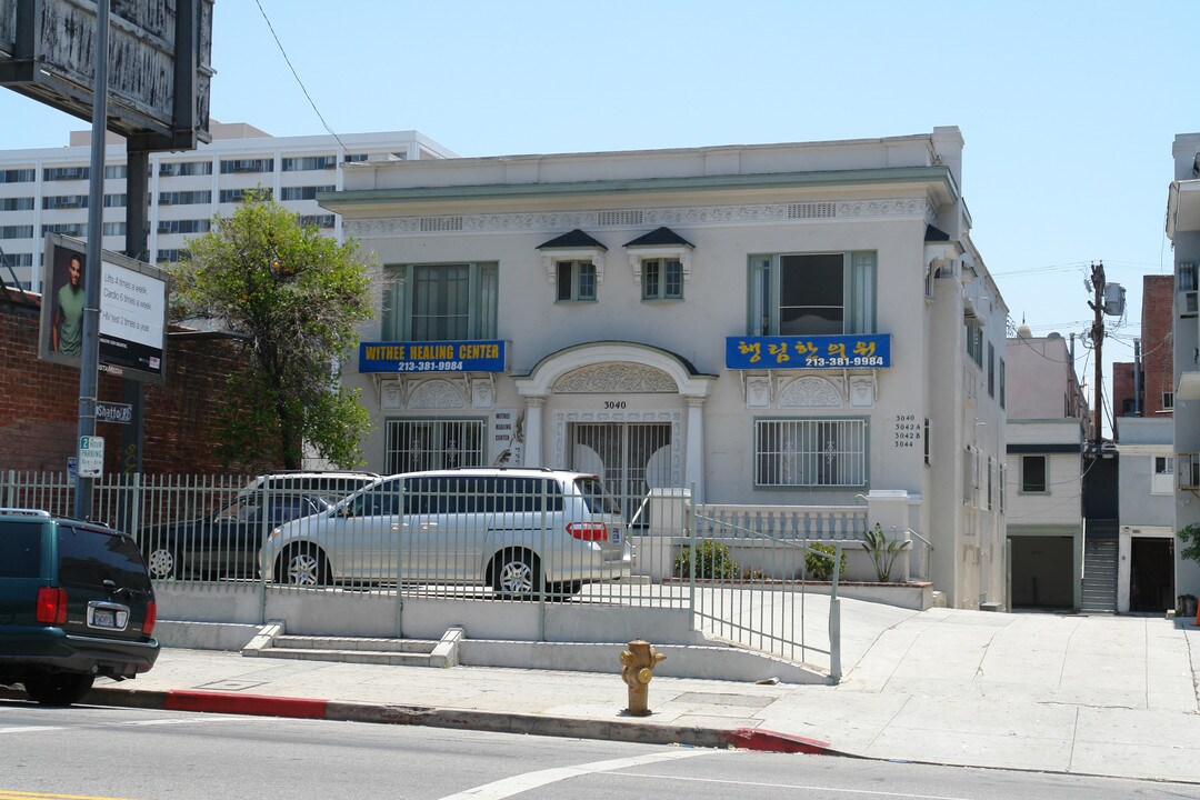 3040 W 7th St in Los Angeles, CA - Building Photo