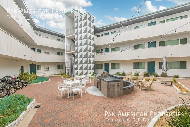 4034 S Pacific Ave in Los Angeles, CA - Building Photo - Building Photo