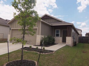 186 Buttonwood Dr in Buda, TX - Building Photo - Building Photo