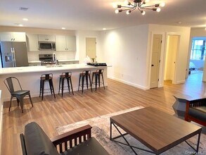 669 Sheafe Rd in Poughkeepsie, NY - Foto de edificio - Building Photo