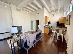 312 W 5th St, Unit 826 in Los Angeles, CA - Foto de edificio - Building Photo