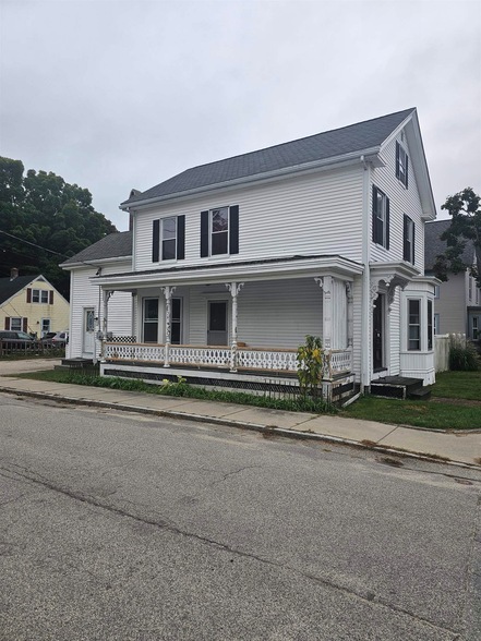 13 Forest St in Dover, NH - Building Photo - Building Photo