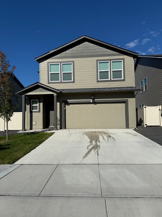 20628 E Mdw Spg Lp in Liberty Lake, WA - Building Photo