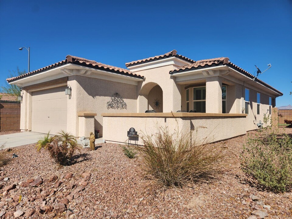 2750 Mustang Pass St in Laughlin, NV - Building Photo