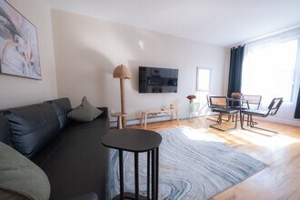 245 W 113th St, Unit SI ID1061658P in New York, NY - Building Photo - Building Photo