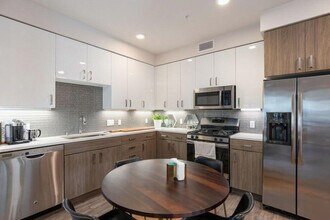 3645 Haven Ave in Menlo Park, CA - Foto de edificio - Building Photo