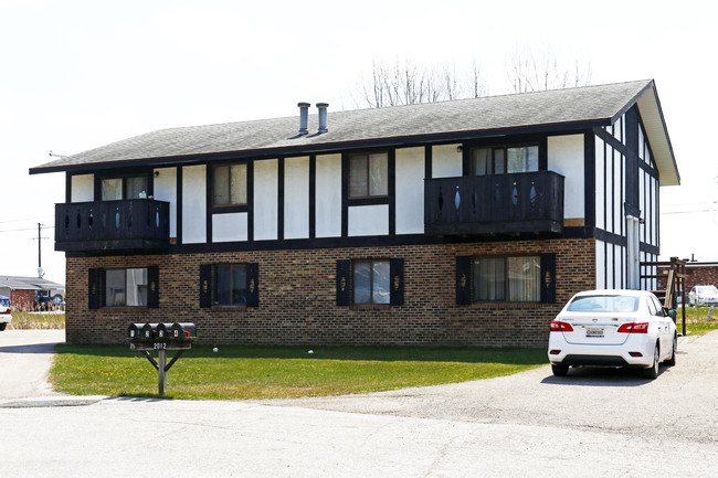 2012 Redwood Dr in Michigan City, IN - Foto de edificio - Building Photo