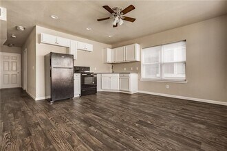 2321 NW 12th St in Oklahoma City, OK - Foto de edificio - Building Photo