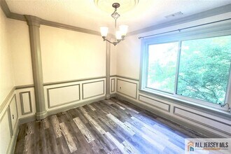 76 Farnham Square in Sayreville, NJ - Building Photo - Building Photo