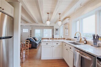 10 Pasadena Ave in Westerly, RI - Building Photo - Building Photo