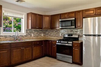 247 Pilgrim Ave in Worcester, MA - Building Photo - Building Photo