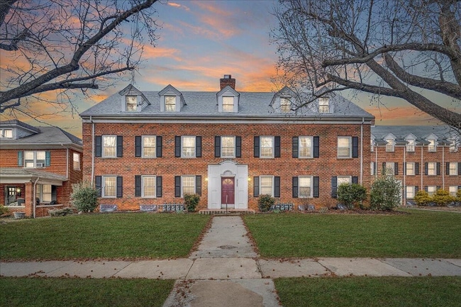 property at 2425 Longview Ave SW