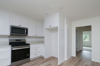 4358-4360 Ocean View Blvd in Montrose, CA - Building Photo - Building Photo