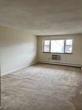 45 Lexington St, Unit 3 in Newton, MA - Building Photo - Building Photo