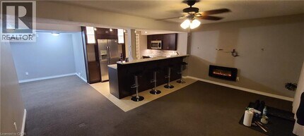 77 Thames Wy in Hamilton, ON - Building Photo - Building Photo