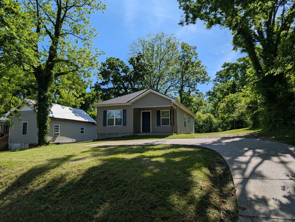 1215 School St in Columbia, TN - Building Photo