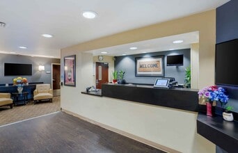 Furnished Studio-New York City - LaGuardia in Queens, NY - Building Photo - Building Photo