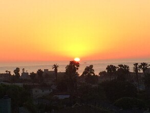 4655 Narragansett Ave in San Diego, CA - Foto de edificio - Building Photo