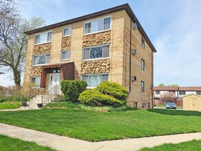 2 Paxos Dr in Palos Hills, IL - Building Photo - Building Photo