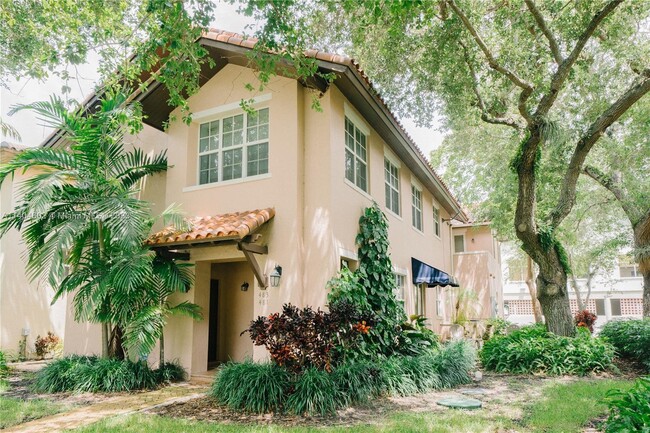 483 Menendez Ave, Unit 10 in Miami, FL - Building Photo - Building Photo