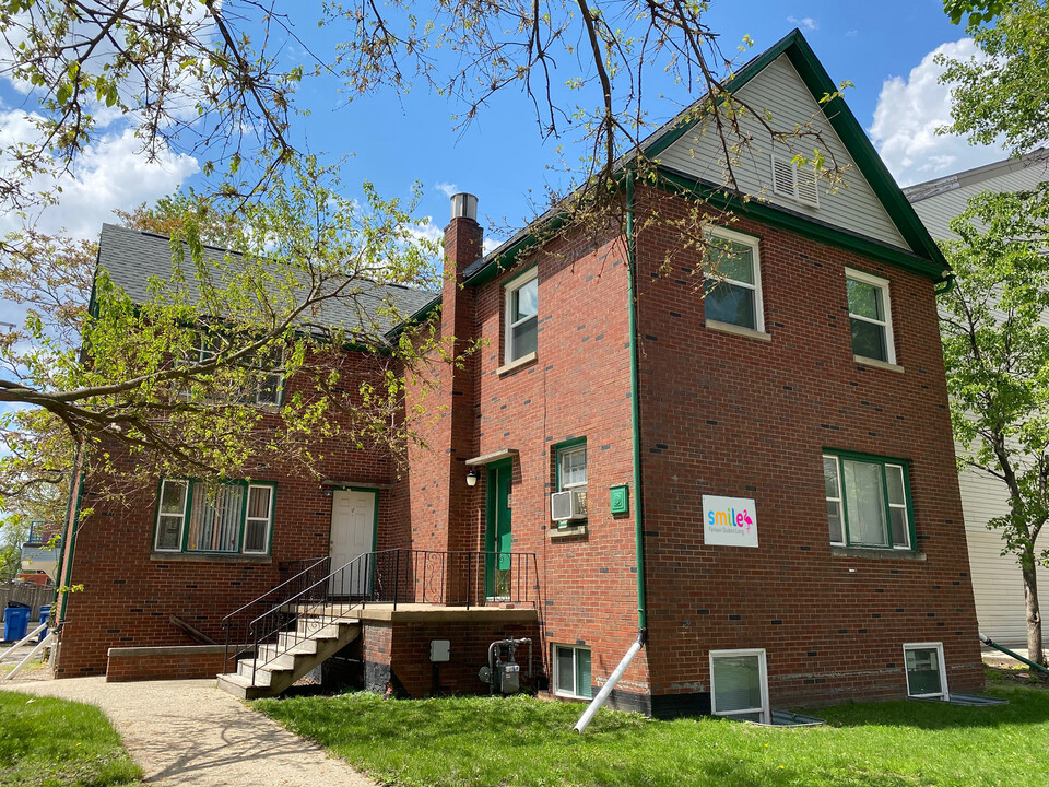 203 S Wright Street in Champaign, IL - Building Photo