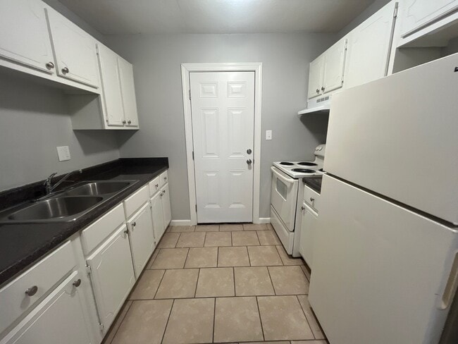 17 Tricia Cv, Unit L in Jackson, TN - Building Photo - Building Photo