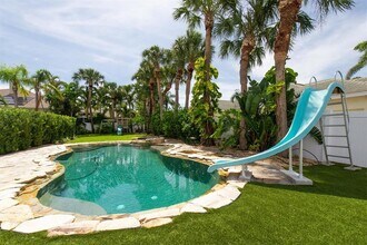 748 Nina Dr in St. Petersburg, FL - Building Photo - Building Photo