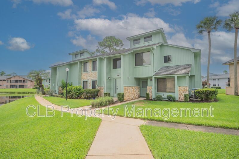 114 Blue Heron Dr in Daytona Beach, FL - Building Photo