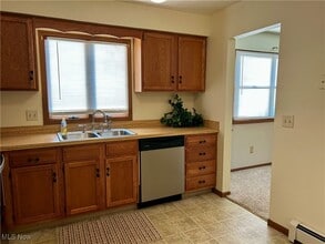 7404 Eisenhower Dr in Youngstown, OH - Building Photo - Building Photo