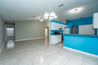 4636 Osceola Point Trail, Unit F08 in Kissimmee, FL - Building Photo - Building Photo