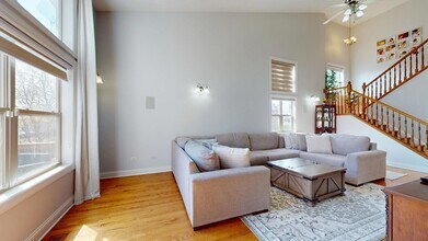 331 Mary Belle Cir in Buffalo Grove, IL - Building Photo - Building Photo