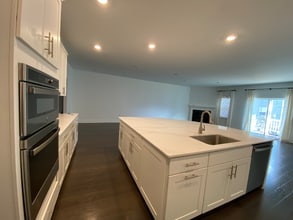 3105 Aviator Ave in Marlboro, NJ - Foto de edificio - Building Photo