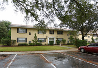 Glendale Court Apartments in Lakeland, FL - Building Photo - Building Photo