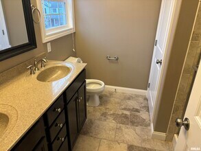 2116 W Geneva Rd in Peoria, IL - Building Photo - Building Photo