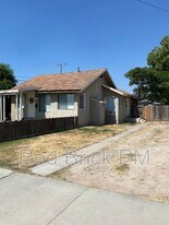 489 Cedar Ave in Atwater, CA - Building Photo