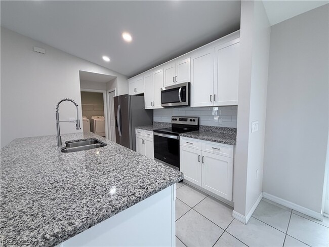 331 NE 25th St in Cape Coral, FL - Building Photo - Building Photo