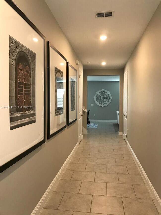 1107 Sugarwood St in Davenport, FL - Foto de edificio - Building Photo