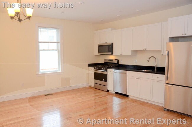 28 Putnam St in Somerville, MA - Building Photo - Building Photo