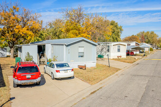 Lamplighter Mobile Home Park in Wichita, KS - Building Photo - Building Photo